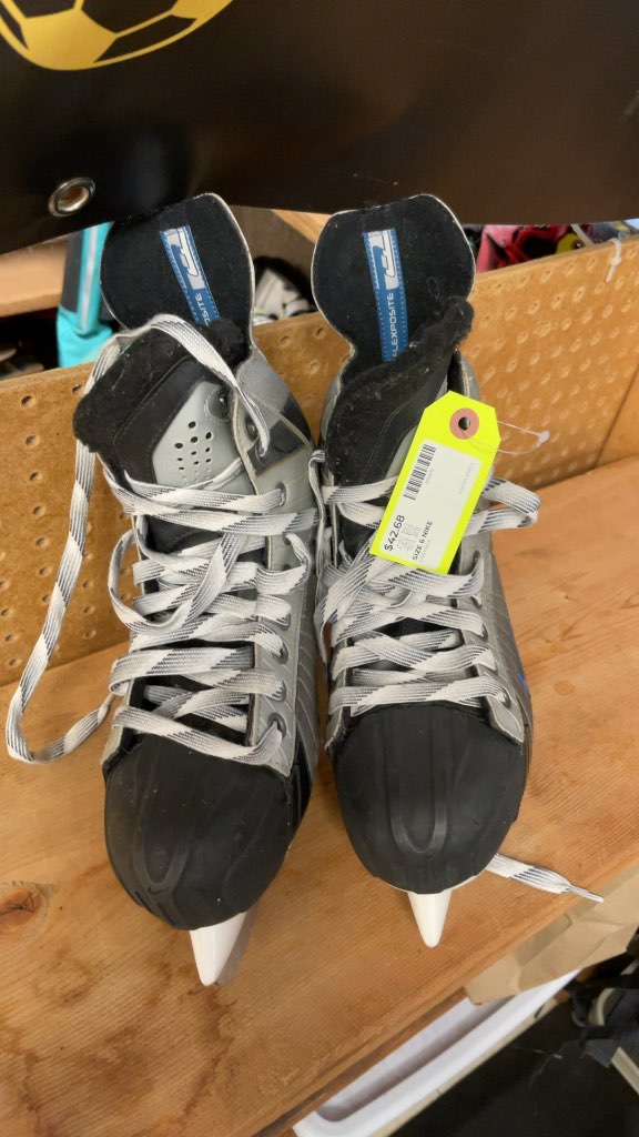 Nike V4 Hockey Skates - Size 6