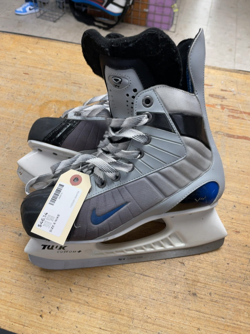 Nike V4 Size 6D Hockey Skates