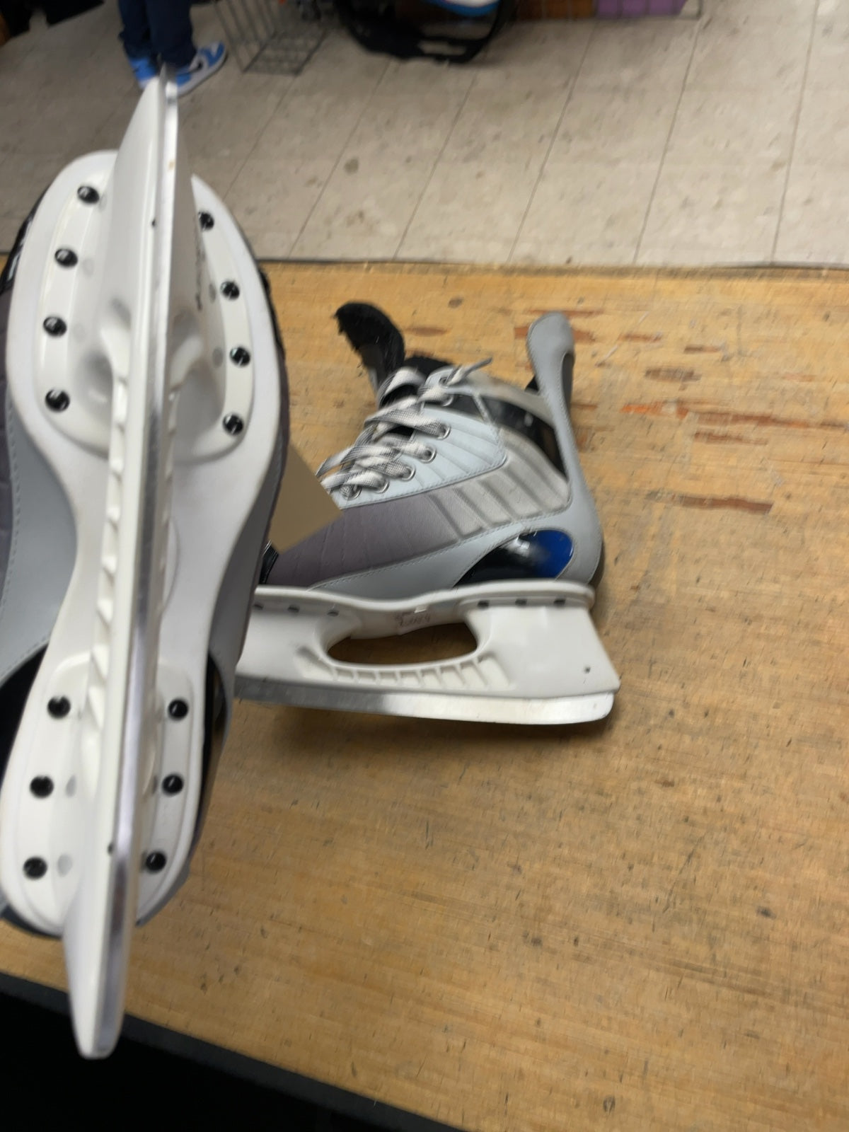 Nike V4 Size 6D Hockey Skates