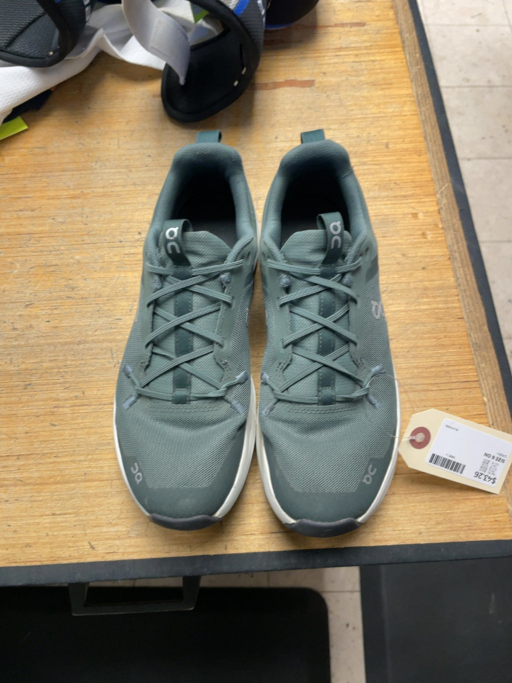 On Cloudsurfer Youth Size 6 Green Running Shoes