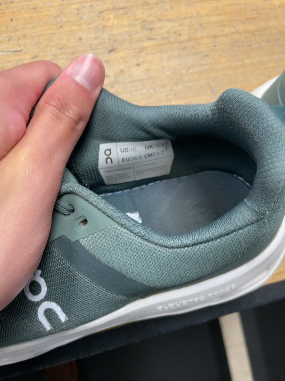 On Cloudsurfer Youth Size 6 Green Running Shoes