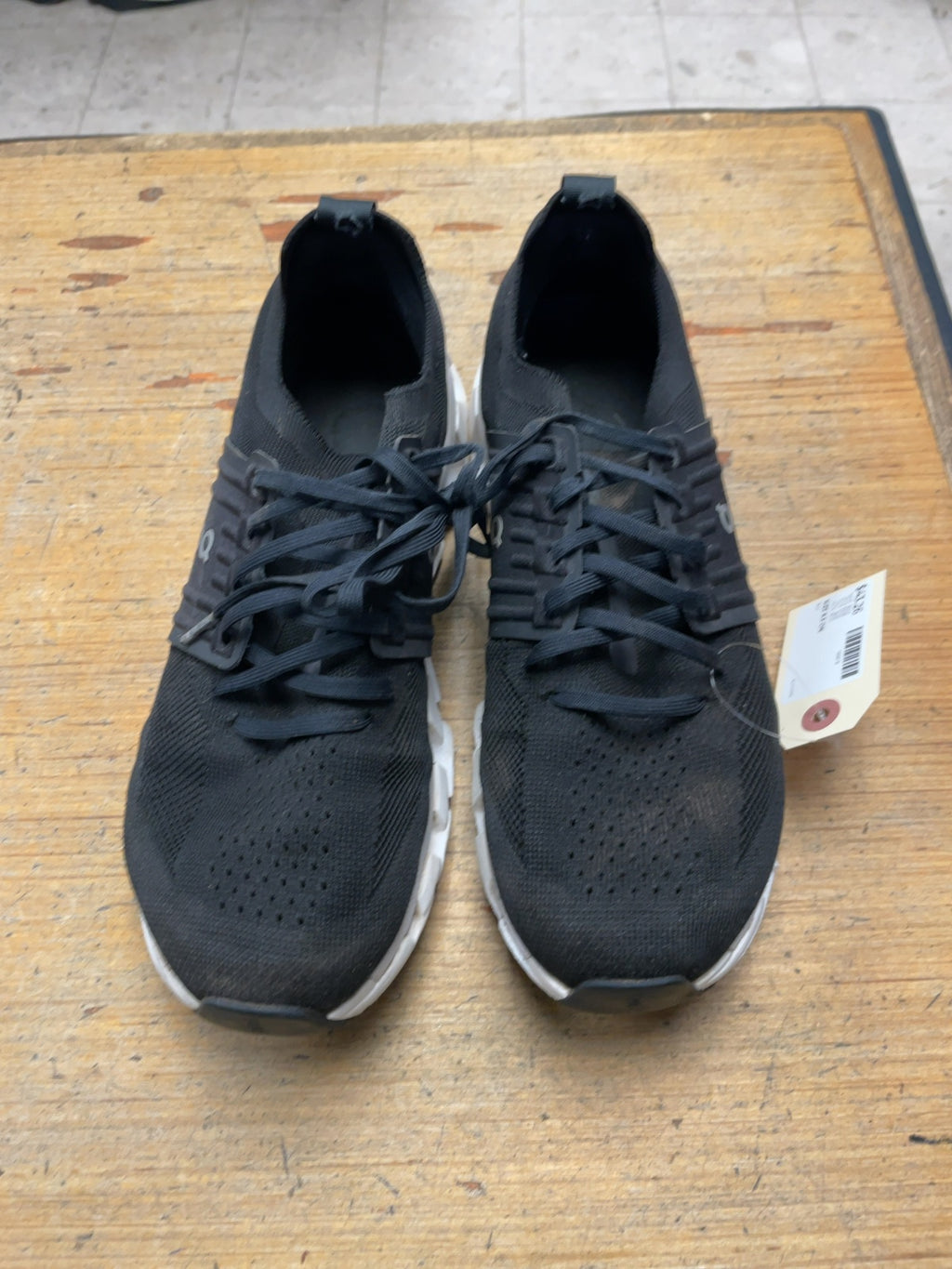 On Cloudswift Size 9.5 US Running Shoes