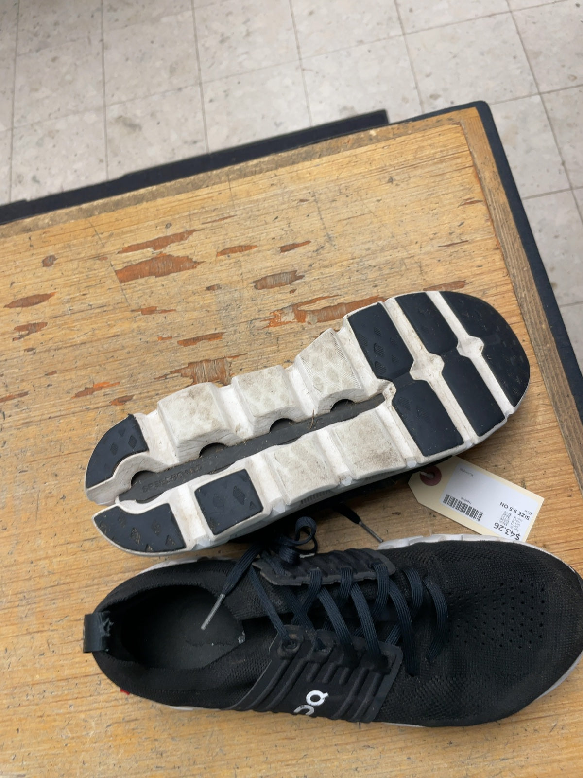 On Cloudswift Size 9.5 US Running Shoes