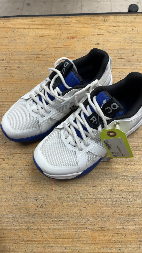 On Running Ladies Court Shoes - Size 6.5