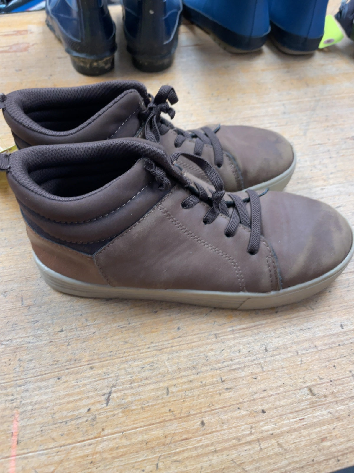 OshKosh Mid-Top Sneakers Size 2 Brown