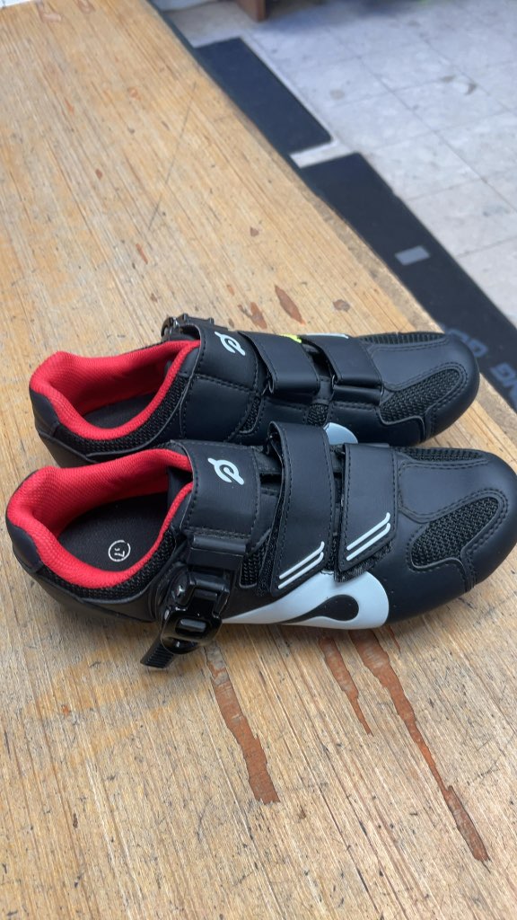 Peloton Cycling Shoes Size 5 Black/Red
