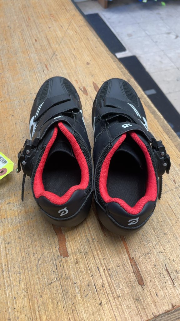 Peloton Cycling Shoes Size 5 Black/Red