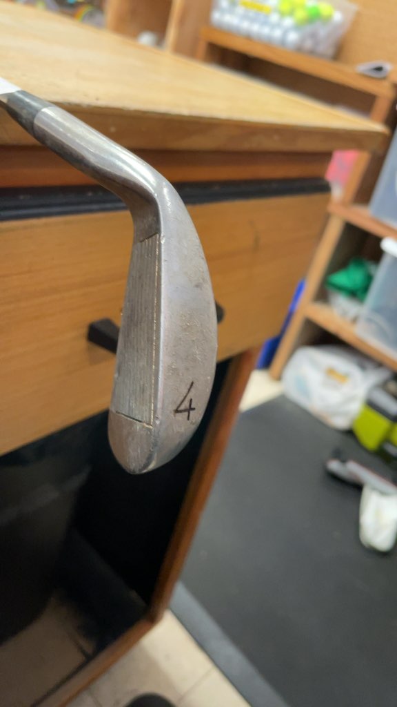 Pinkseeker 4 Single Iron