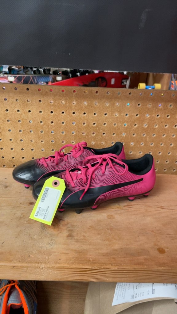 Puma Soccer Cleats - Size 6 - Black/Pink