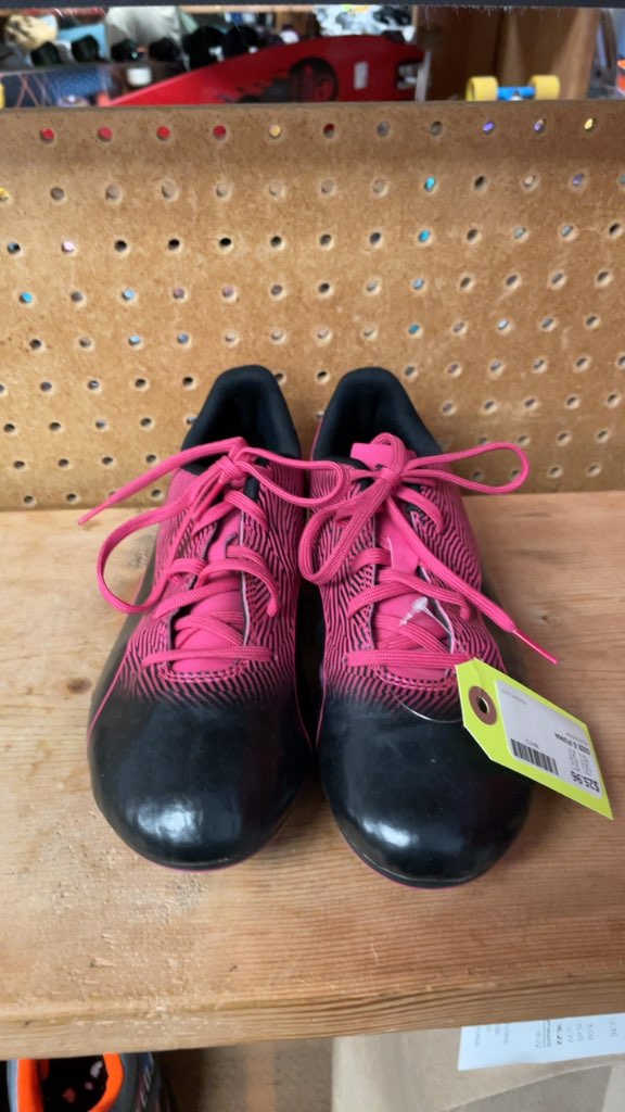 Puma Soccer Cleats - Size 6 - Black/Pink