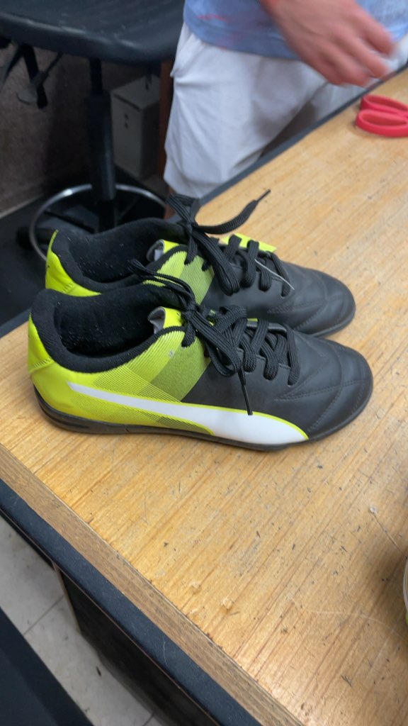Puma Turf Soccer Cleats - Size 5.5