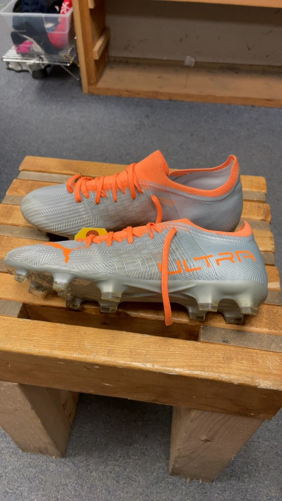 Puma Ultra Soccer Cleats - Grey/Orange - Size 9