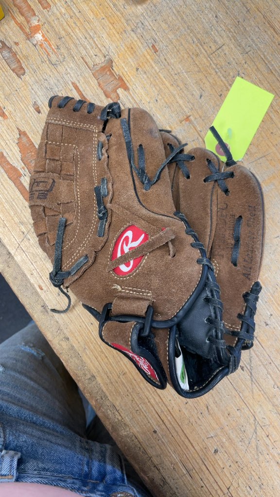 Rawlings 10.5" Baseball Glove - Brown