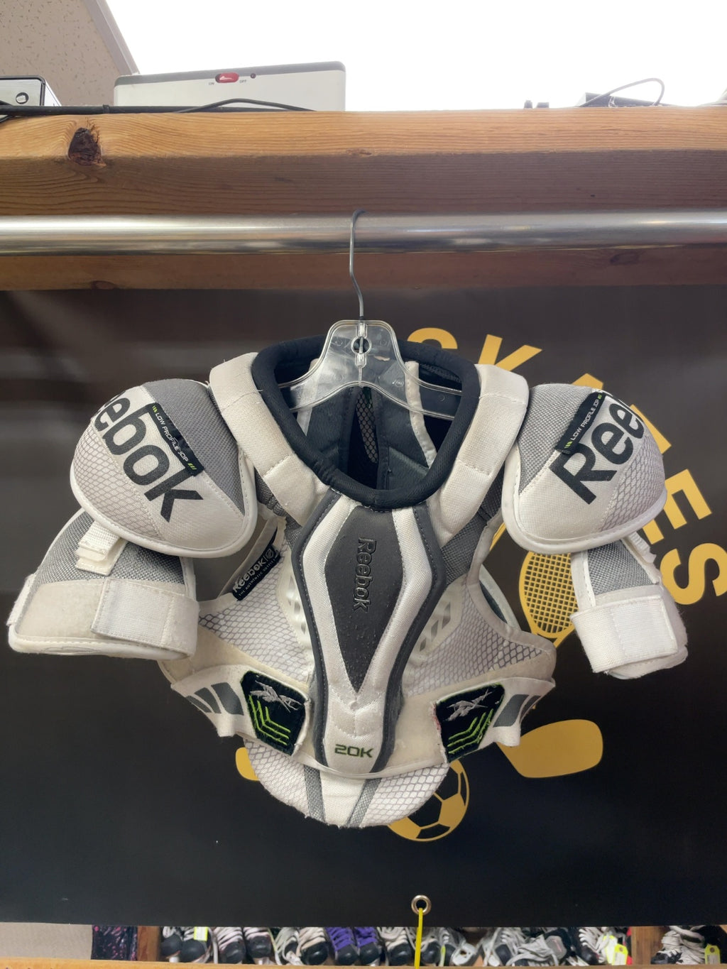 Reebok 20K JR Small Hockey Shoulder Pads
