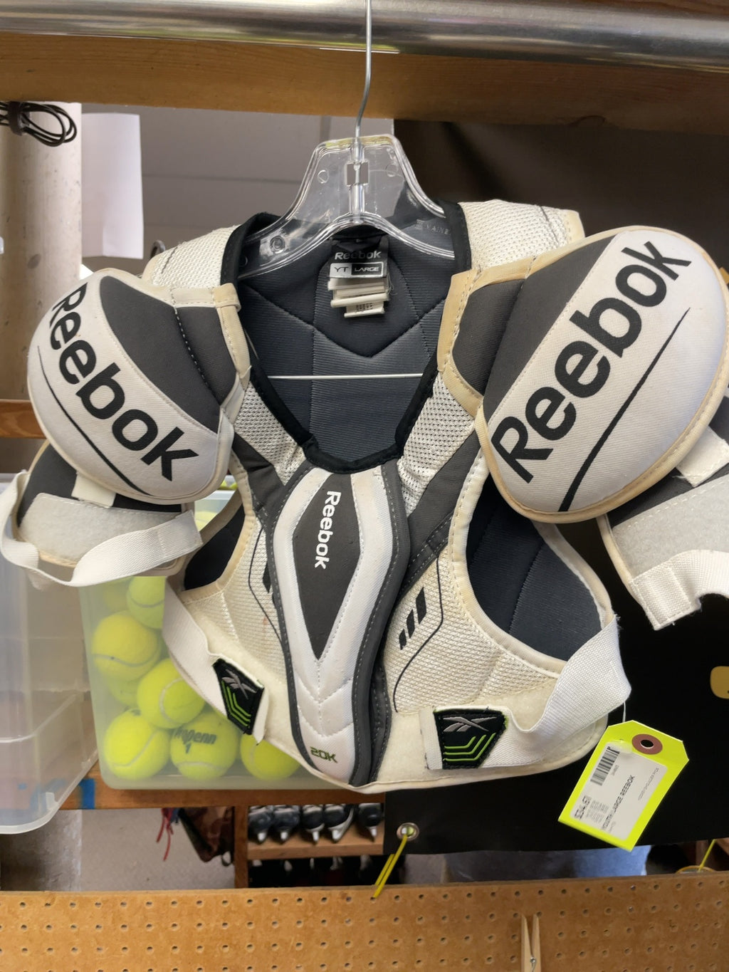 Reebok 20K Youth Large Hockey Shoulder Pads