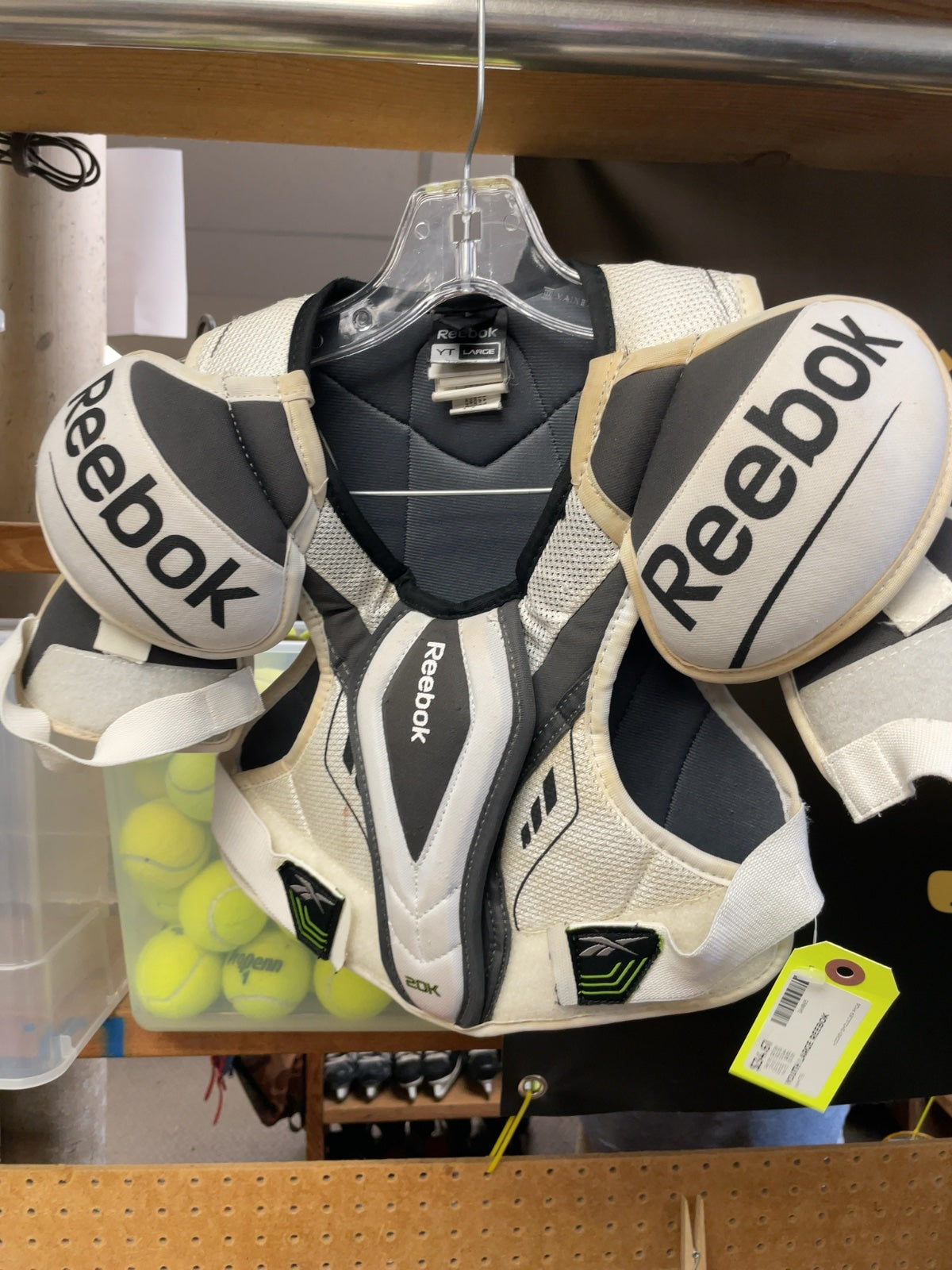 Reebok 20K Youth Large Hockey Shoulder Pads