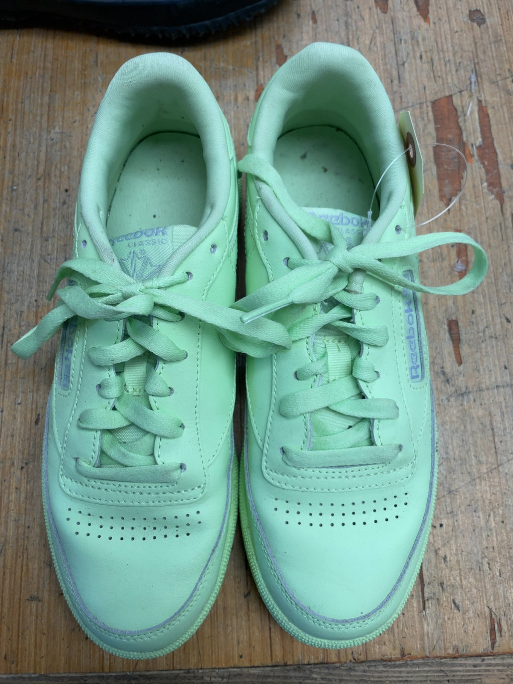 Reebok Classic Size 7.5 USA Green Sneakers