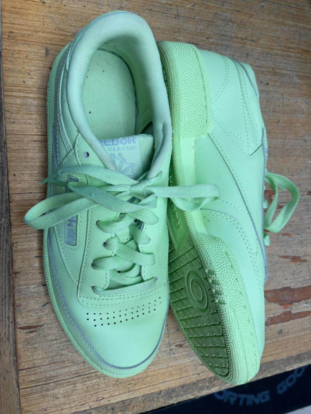 Reebok Classic Size 7.5 USA Green Sneakers