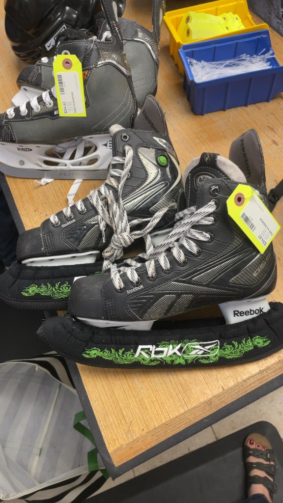 Reebok Hockey Skates Size 4.5