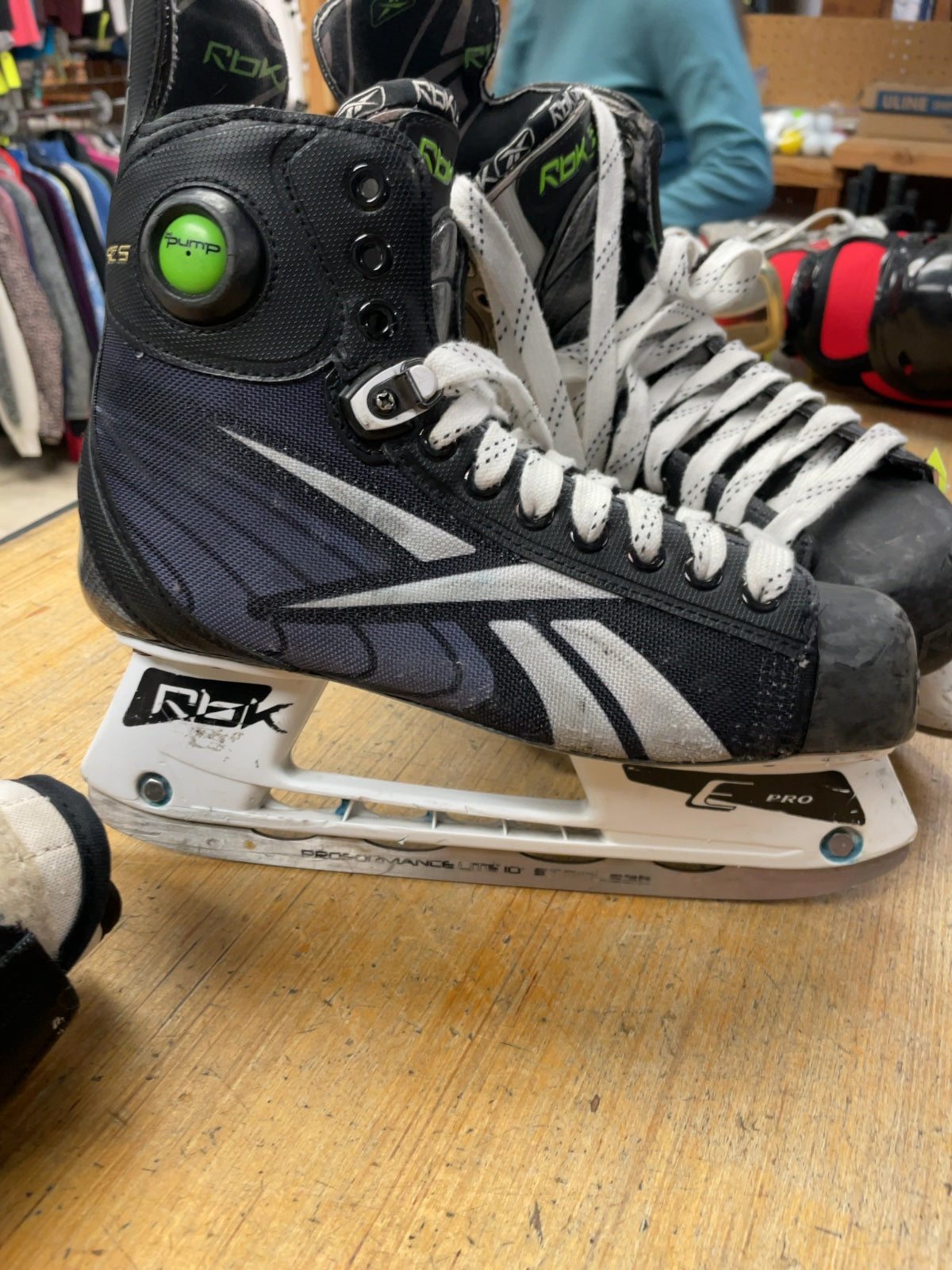 Reebok RBK 7K Pump Size 8 Hockey Skates