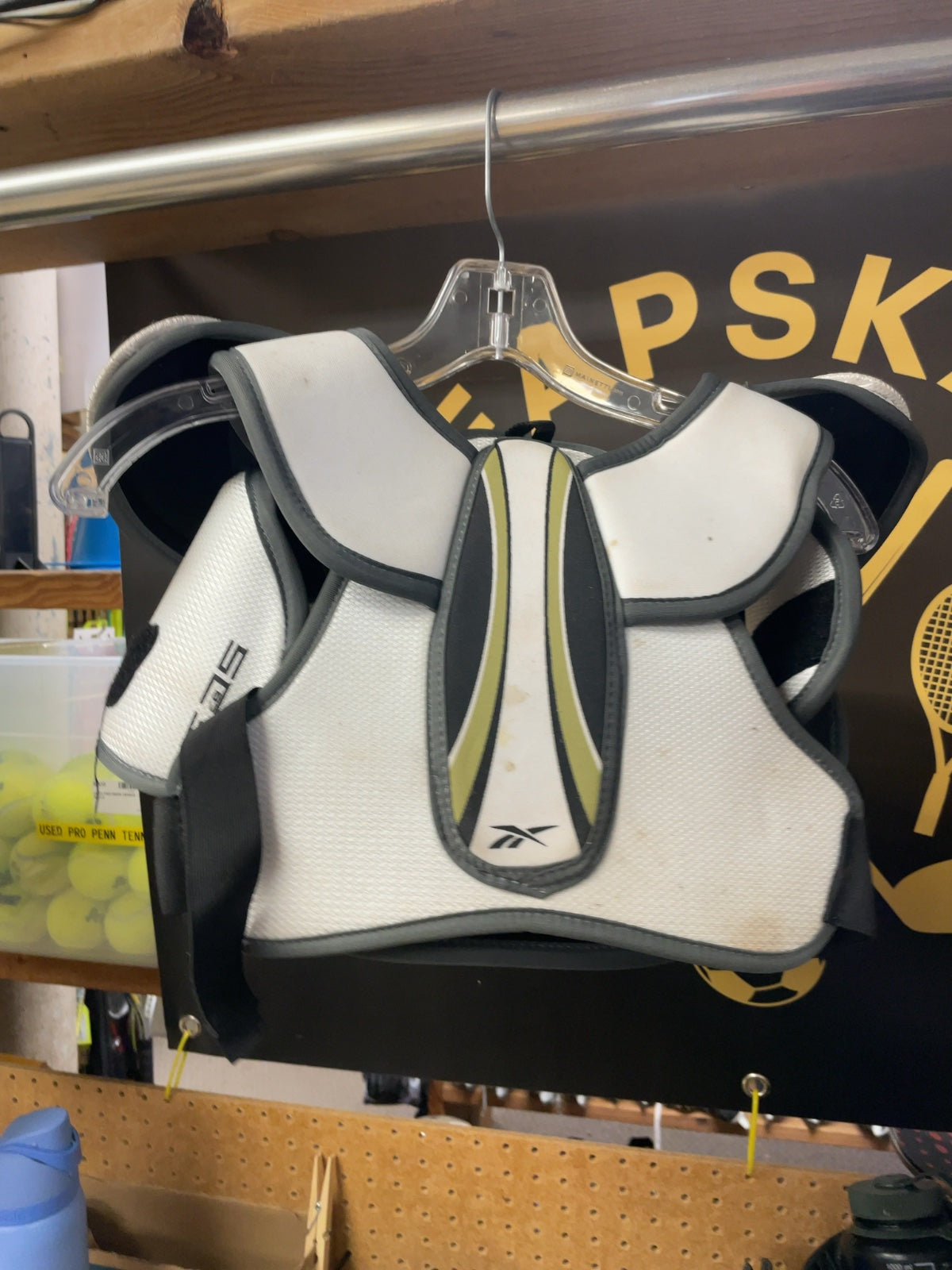 Reebok SC3 Junior Small/Medium Hockey Shoulder Pads