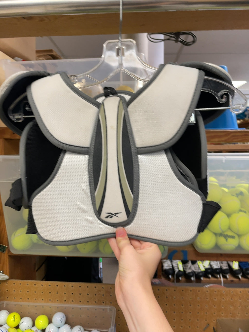 Reebok SC87 Junior Small Hockey Shoulder Pads