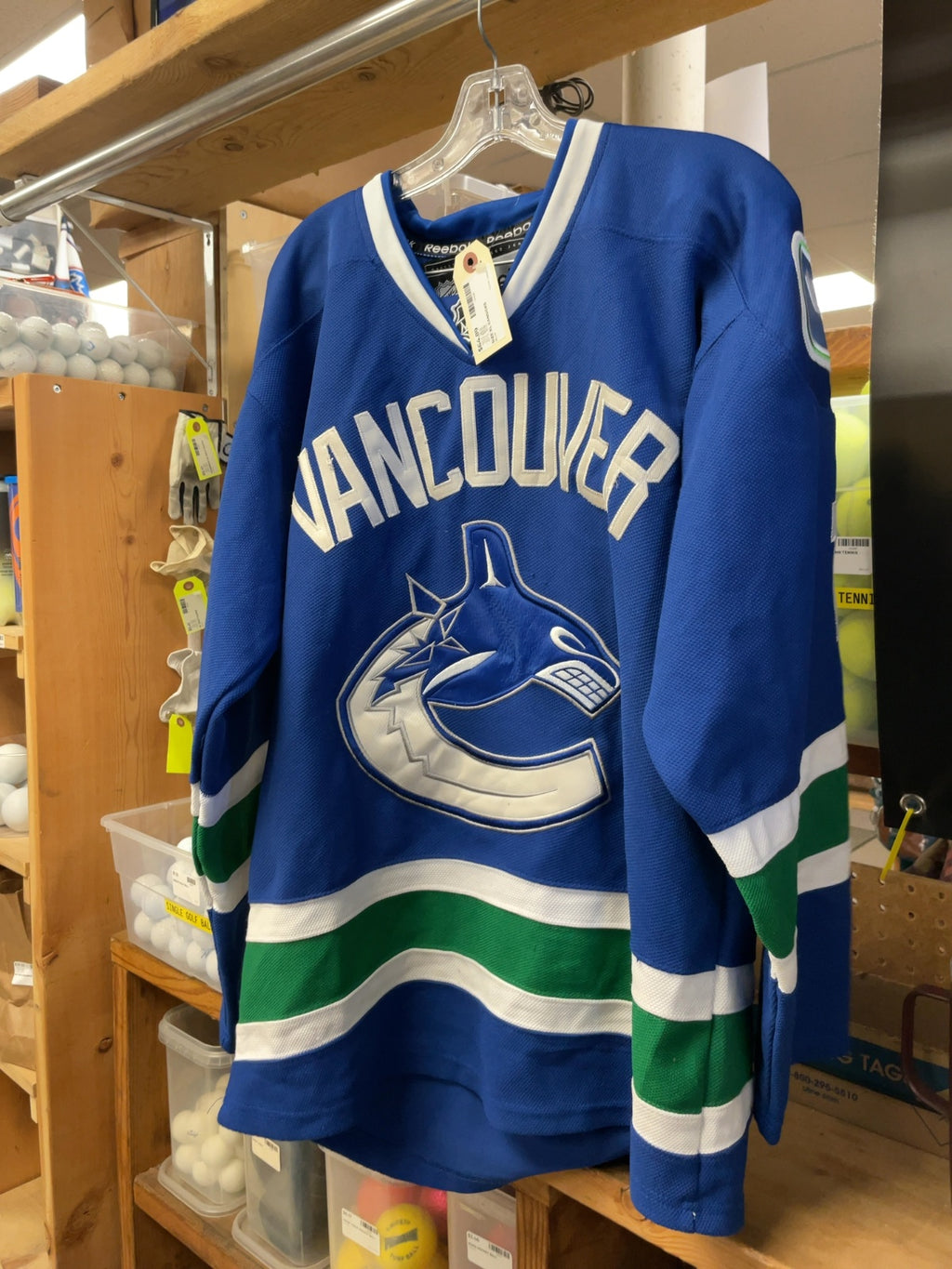 Reebok Vancouver Canucks Luongo #1 Size XL Hockey Jersey