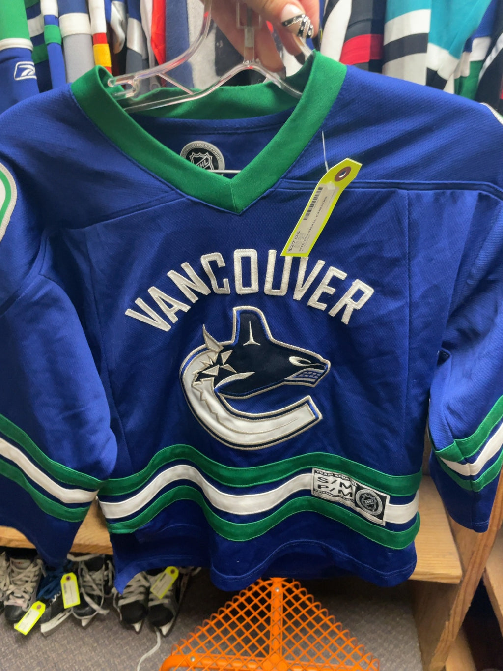 Reebok Vancouver Canucks Youth S/M Hockey Jersey