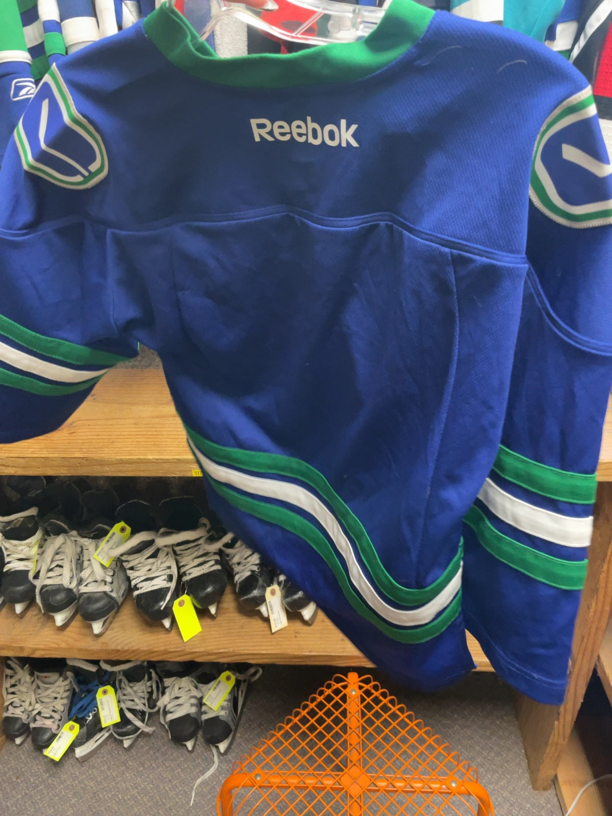 Reebok Vancouver Canucks Youth S/M Hockey Jersey