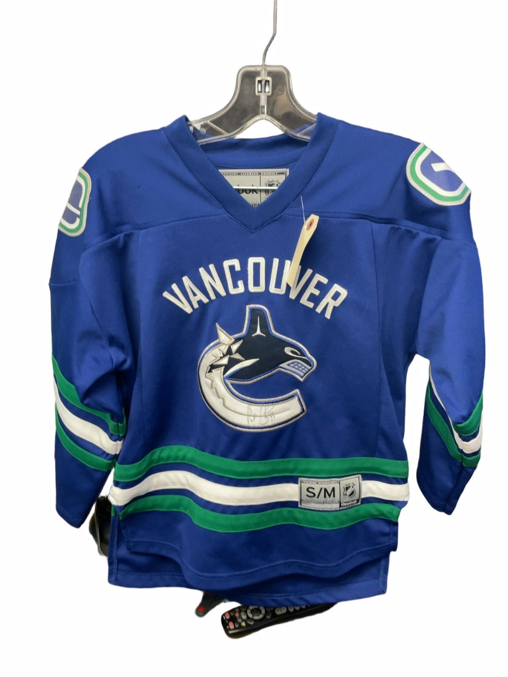 Reebok Vancouver Canucks Youth S/M Signed Hockey Jersey