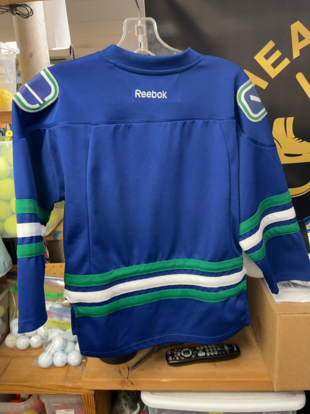 Reebok Vancouver Canucks Youth S/M Signed Hockey Jersey