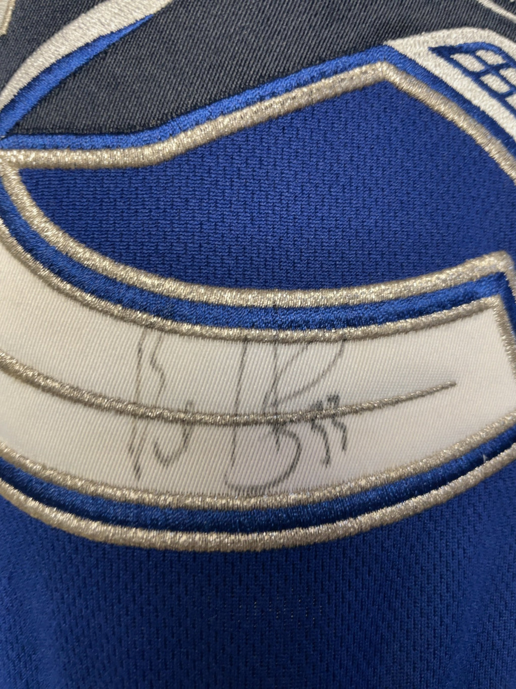 Reebok Vancouver Canucks Youth S/M Signed Hockey Jersey