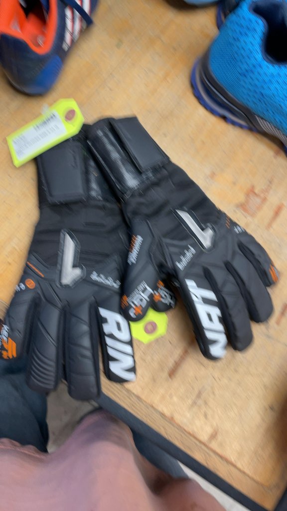 RIN Soccer Goalie Gloves - Size 6 - Black (As Is)
