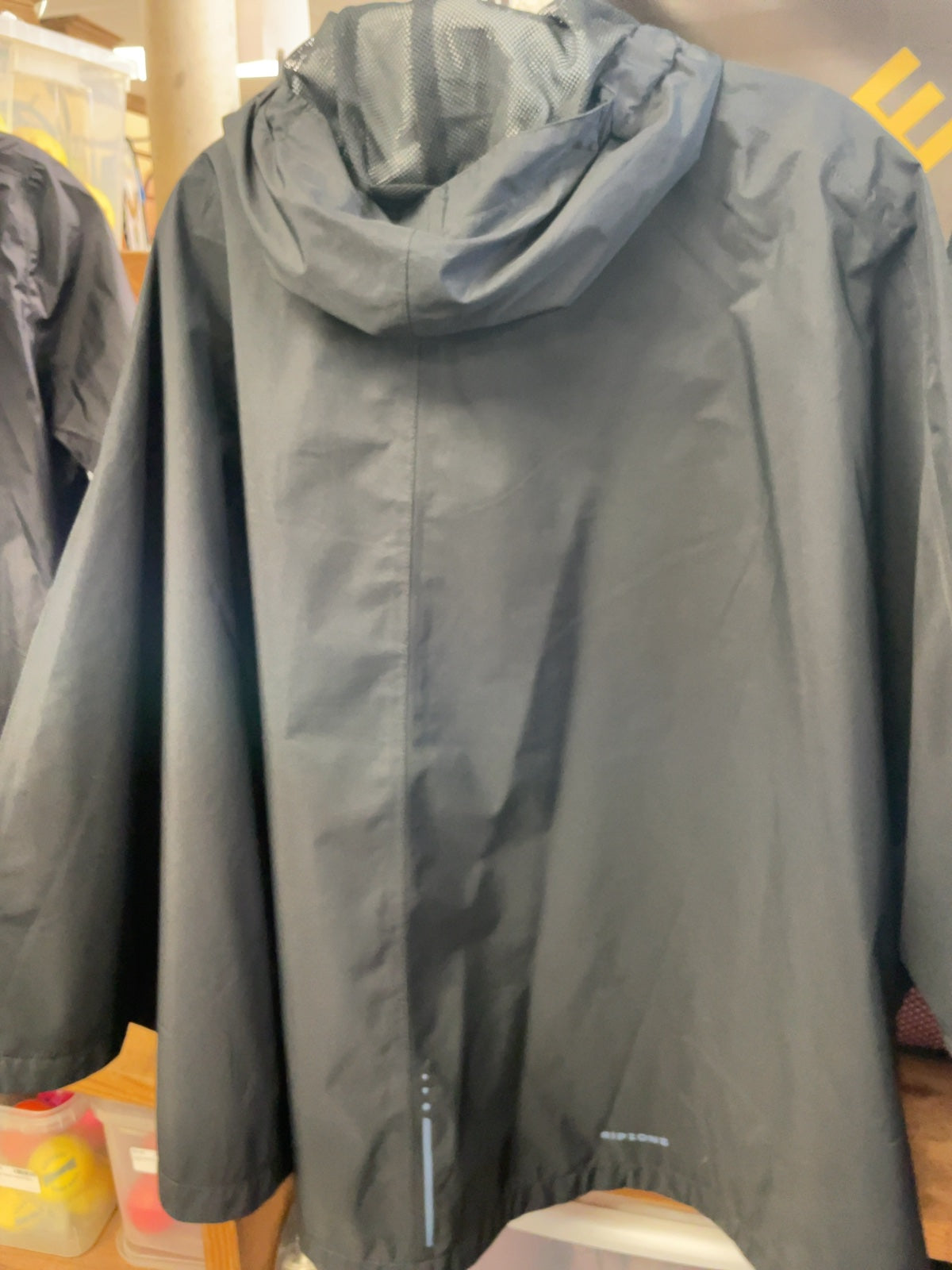 Ripzone Poncho Size XL Black