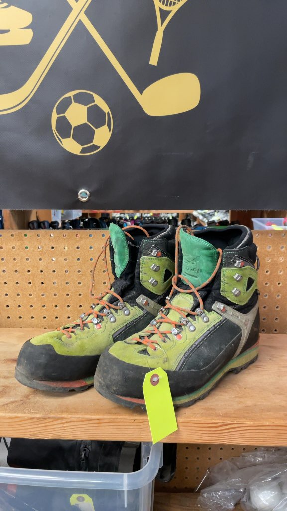 Salewa Gore-Tex Hiking Boots - Size 11.5 - Mountaineering Boots