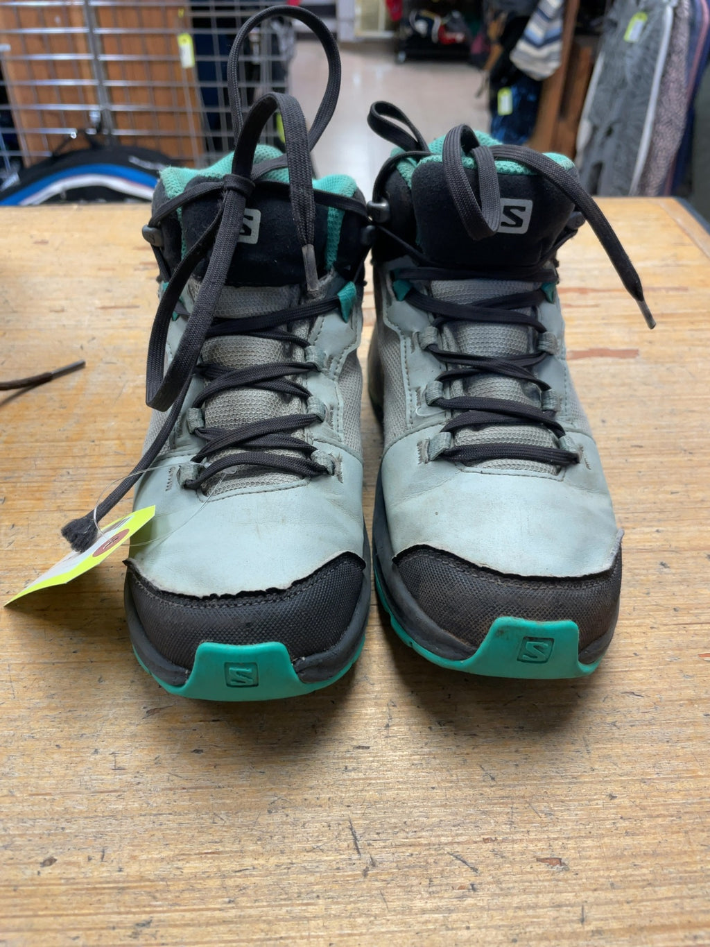 Salomon Outward Size 5 Hiking Boots
