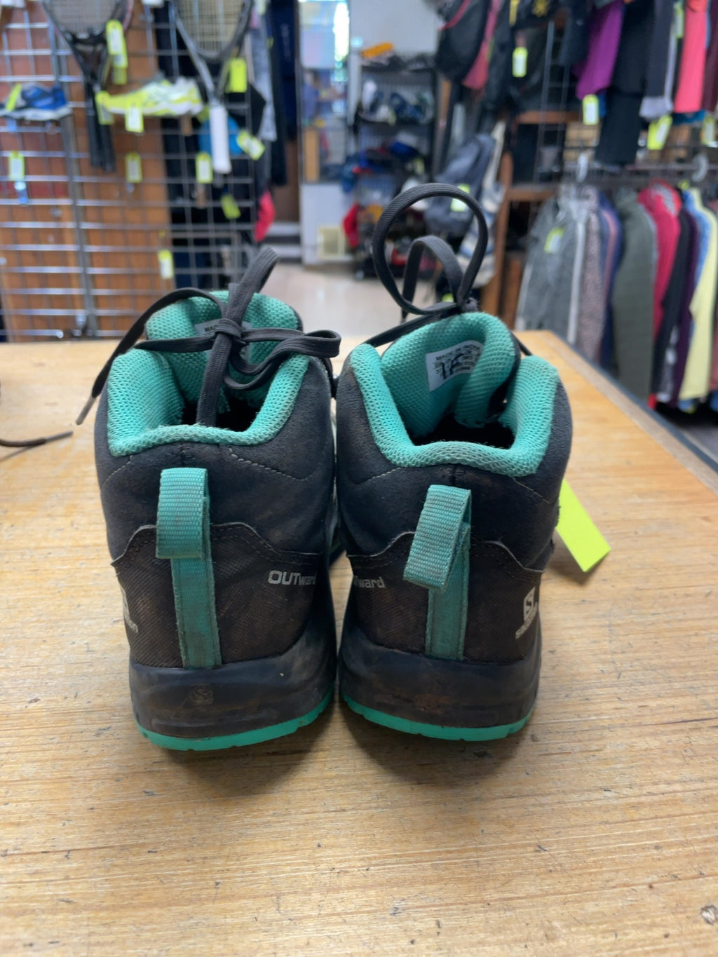 Salomon Outward Size 5 Hiking Boots