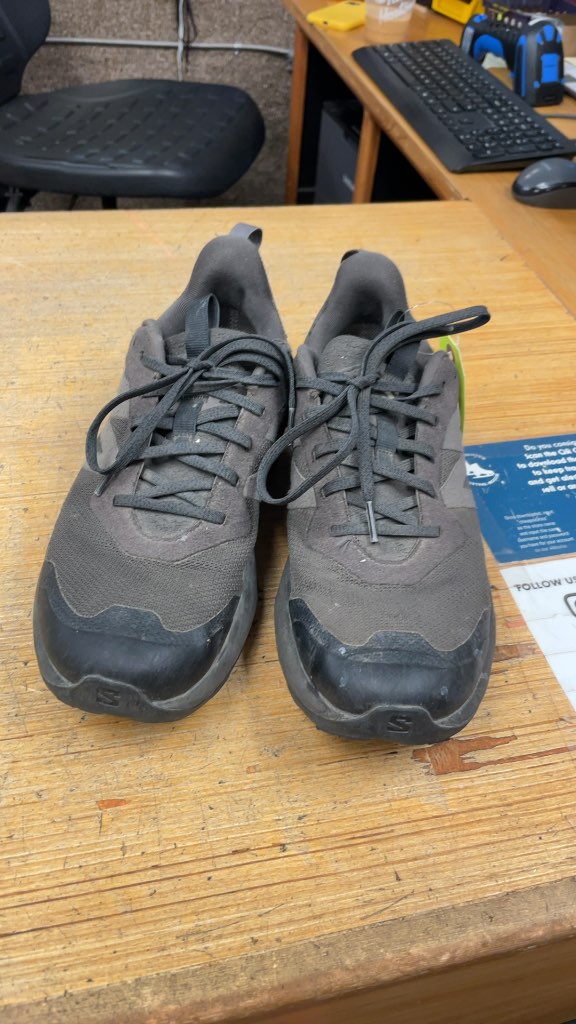 Salomon Runners - Size 8