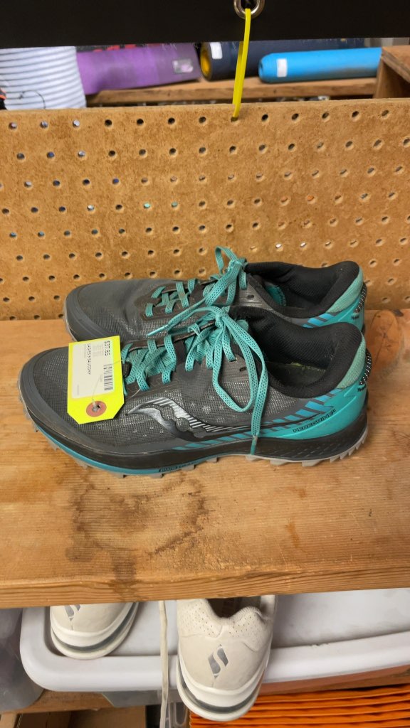 Saucony Peregrine 11 Ladies Trail Running Shoes - Size 9