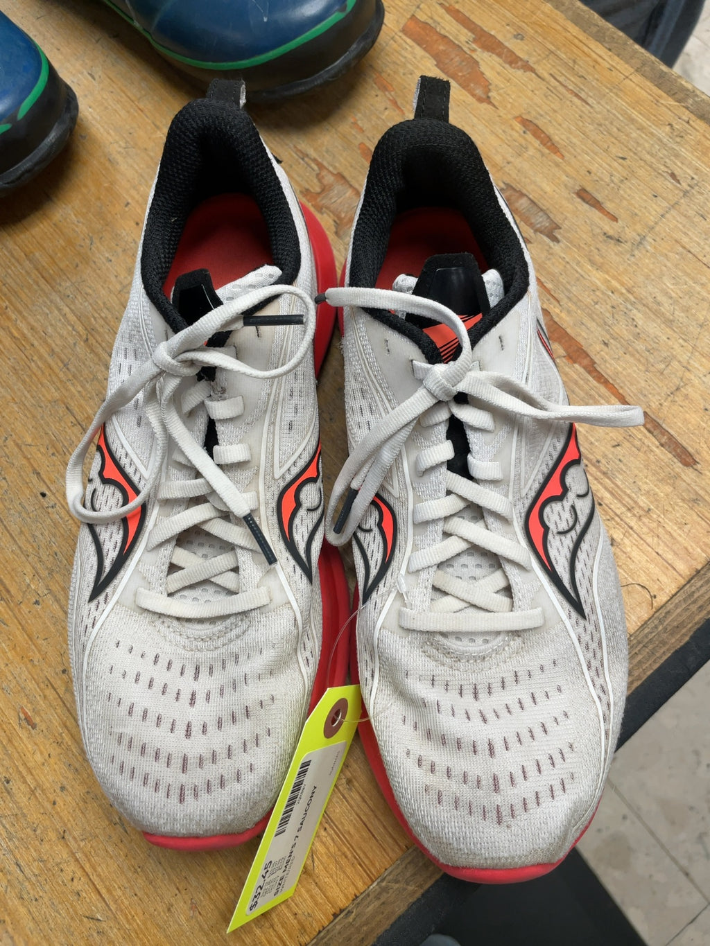 Saucony Running Shoes Men's 7 White/Red