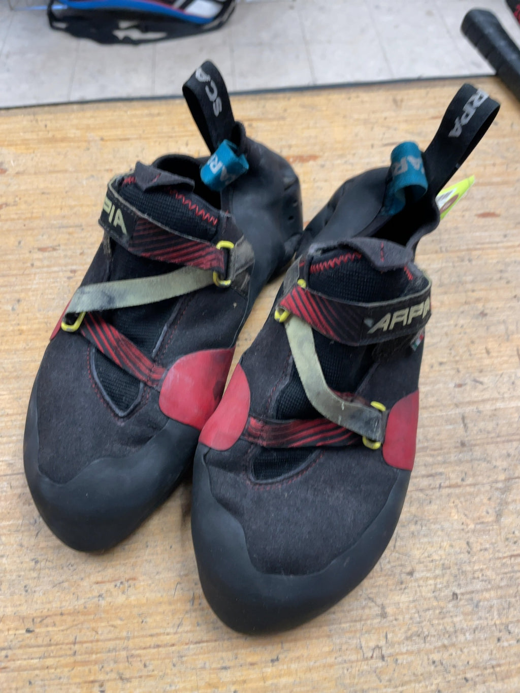 Scarpa Arpia Rock Climbing Shoes - Size 9.5