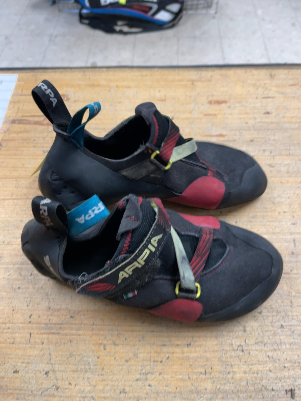 Scarpa Arpia Rock Climbing Shoes - Size 9.5