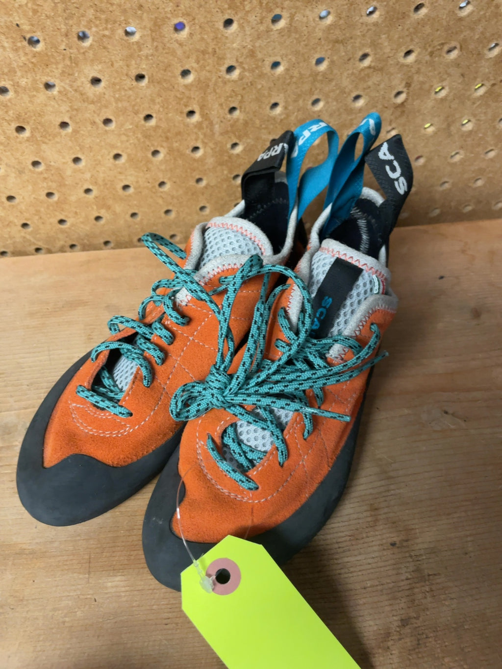 Scarpa Rock Climbing Shoes Size 4 2/3 Orange
