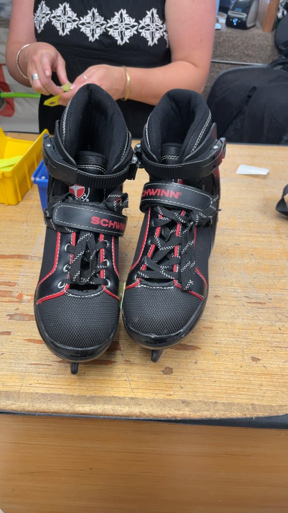 Schwinn Hockey Skates Size 6 - Black/Red