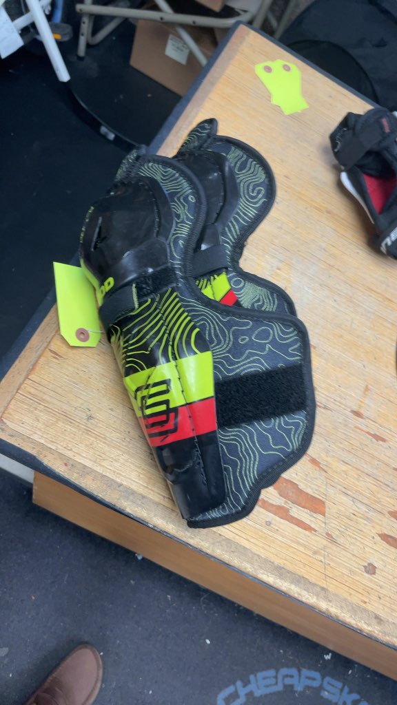 Sherwood 10" Hockey Shin Pads