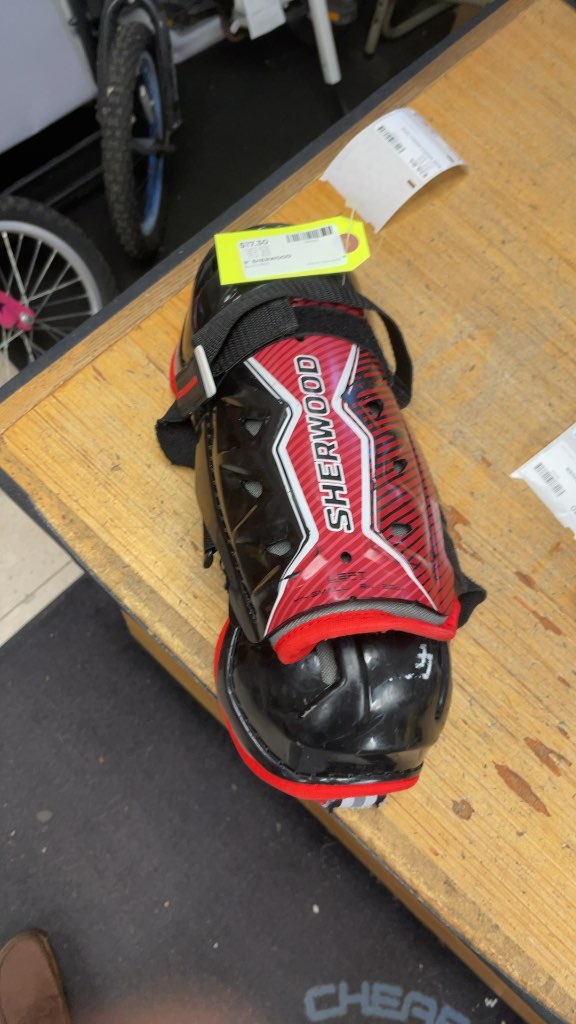 Sherwood 9" Hockey Shin Pads - Black/Red