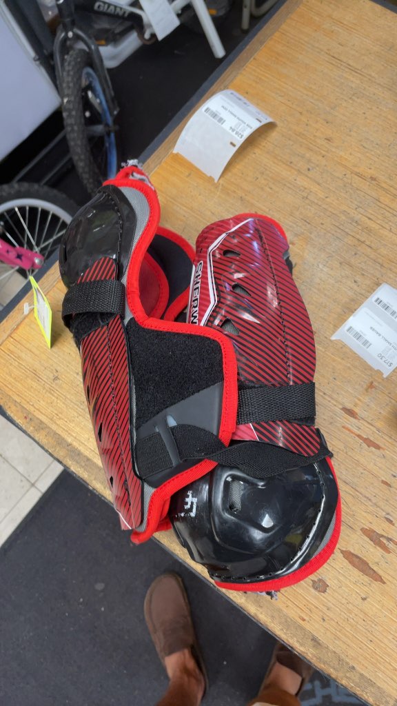 Sherwood 9" Hockey Shin Pads - Black/Red