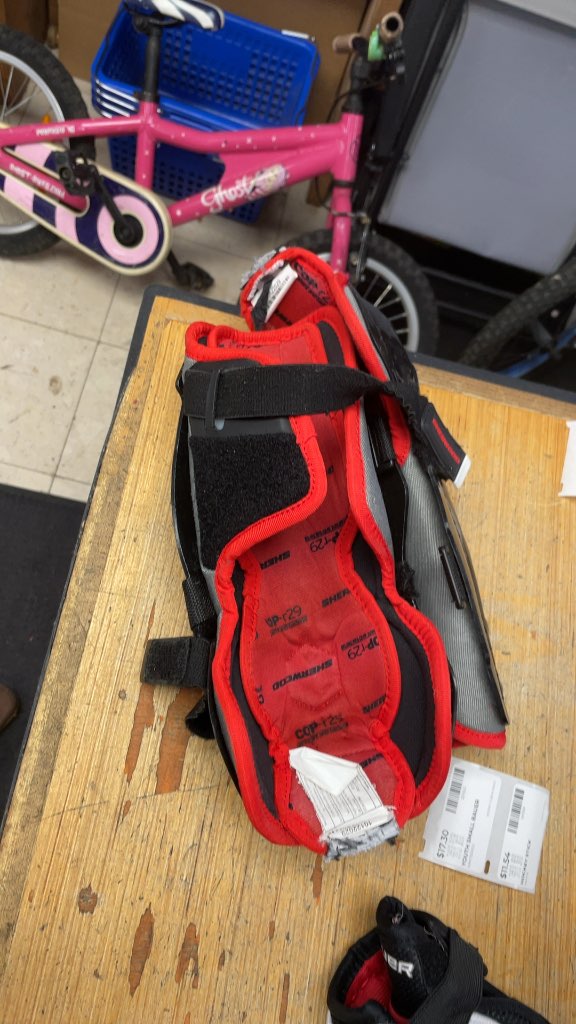 Sherwood 9" Hockey Shin Pads - Black/Red
