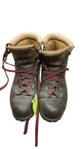 Size 7.5 *Narrow* Vasque Italian Vibram Leather Hiking Boots