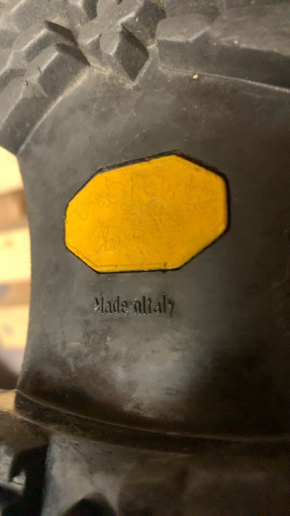 Size 7.5 *Narrow* Vasque Italian Vibram Leather Hiking Boots